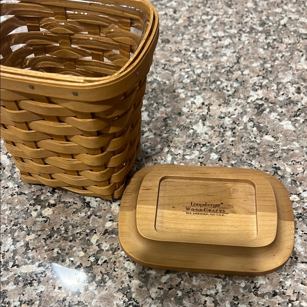 Woven Tan Basket with Lid - Picture 4 of 12